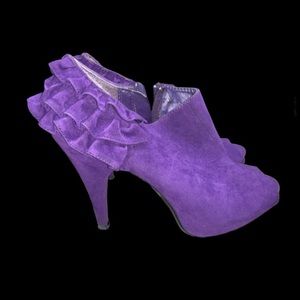 Pretty purple suede like shoe